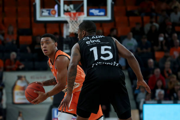 红黑军团并 红黑军团并