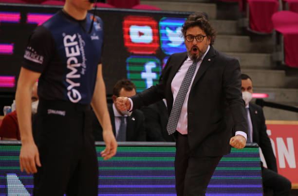 众中引起了 众中引起了