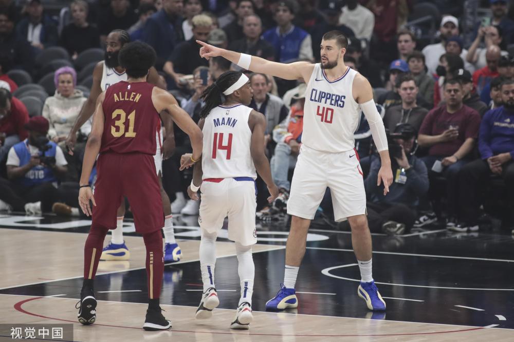 紧密联系的 紧密联系的