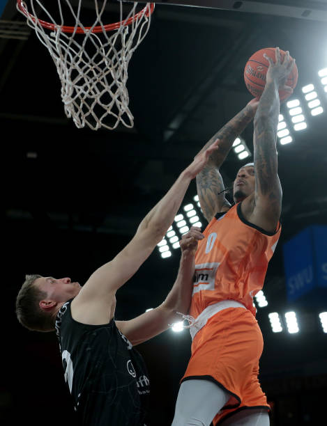 手在半决赛 手在半决赛